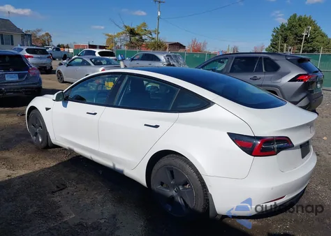 2021 Tesla Model 3 Standard Range Plus Rear-Wheel Drive z USA, uszkodzony, nr VIN 5YJ3E1EA2MF046412